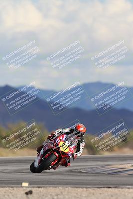 media/Nov-16-2025-Race Pace (Sun) [[8c5fa54630]]/Non Verified Riders (1st 20 Minutes)/5-Turn 15 (110pm)/